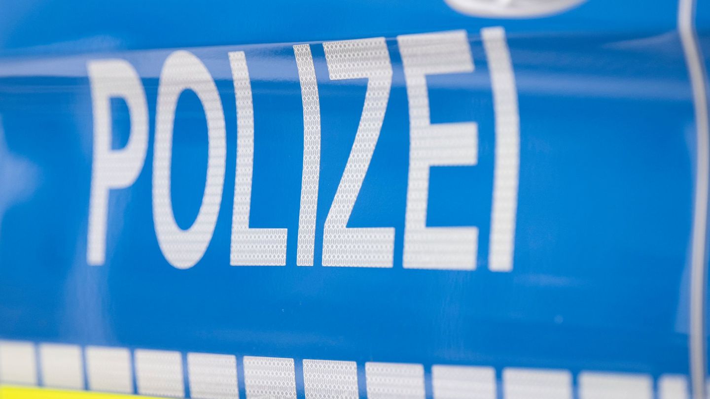 Auf der A7 kam es am Morgen zu einem Lkw-Unfall. (Symbolbild) Foto: Boris Roessler/dpa