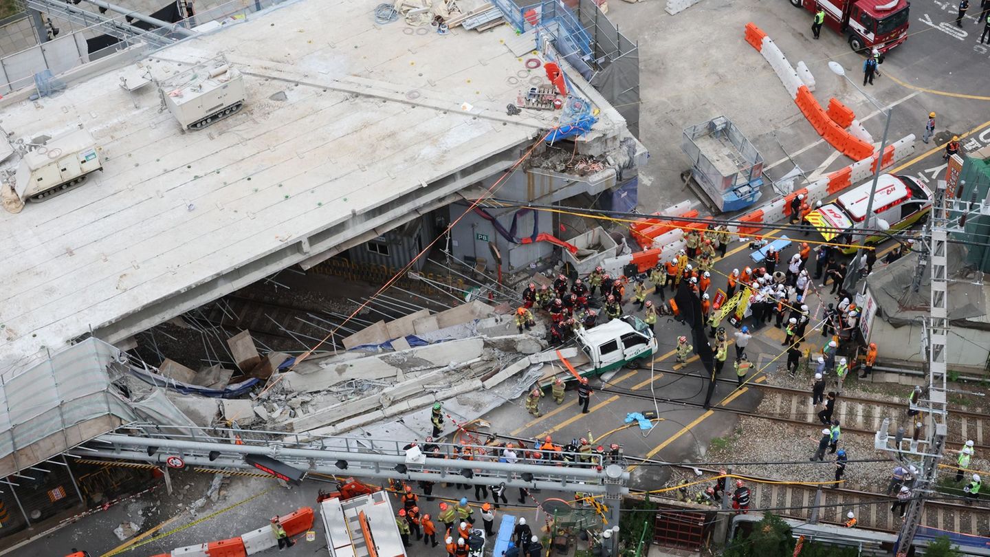 Bei Abrissarbeiten im Stadtzentrum von Seoul sind Teile einer Straßenüberführung eingestürzt. Foto: Choi Jae-gu/YONHAP/AP/dpa