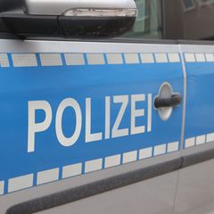 Verletzt wurde laut Polizei dem Brand niemand. (Symbolbild) Foto: Bodo Schackow/dpa