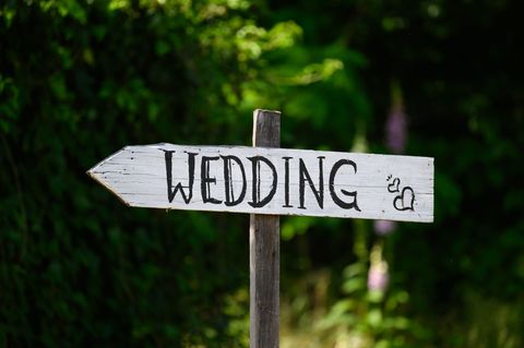 Spontan heiraten? Die evangelische Kirche macht das auch heuer wieder möglich. (Symbolbild) Foto: Robert Michael/dpa