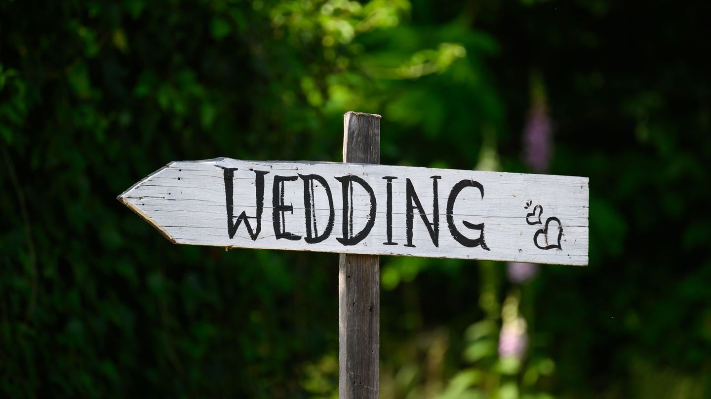 Spontan heiraten? Die evangelische Kirche macht das auch heuer wieder möglich. (Symbolbild) Foto: Robert Michael/dpa