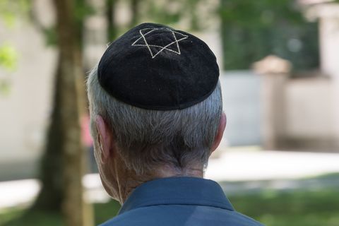 Trotz eines Rückgangs im vergangenen Jahr ist die Zahl der antisemitischen Straftaten in Bayern seit 2022 deutlich gestiegen. (S