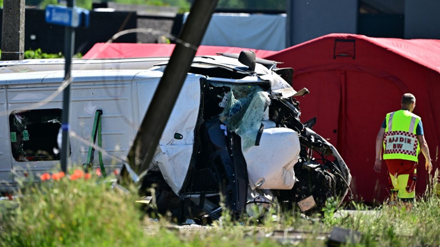 Mehrere Tote bei Kollision zwischen Zug und Schulbus in Belgien