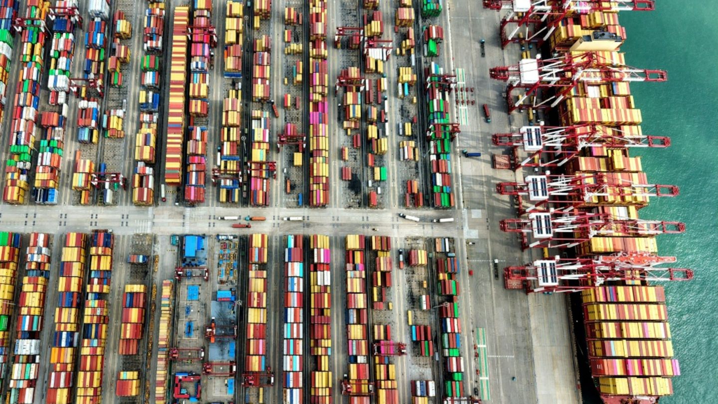 Containerverladung in Qingdao