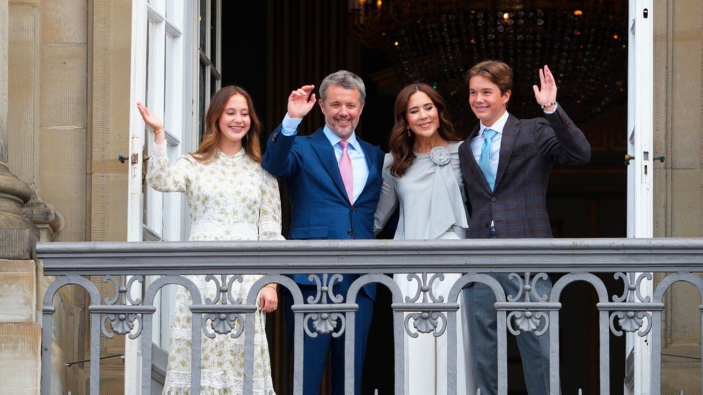 König Frederik X. inmitten seiner Liebsten: Prinzessin Josephine, Königin Mary und Prinz Vincent.