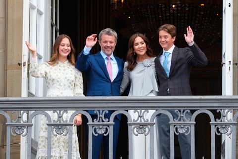 König Frederik X. inmitten seiner Liebsten: Prinzessin Josephine, Königin Mary und Prinz Vincent.
