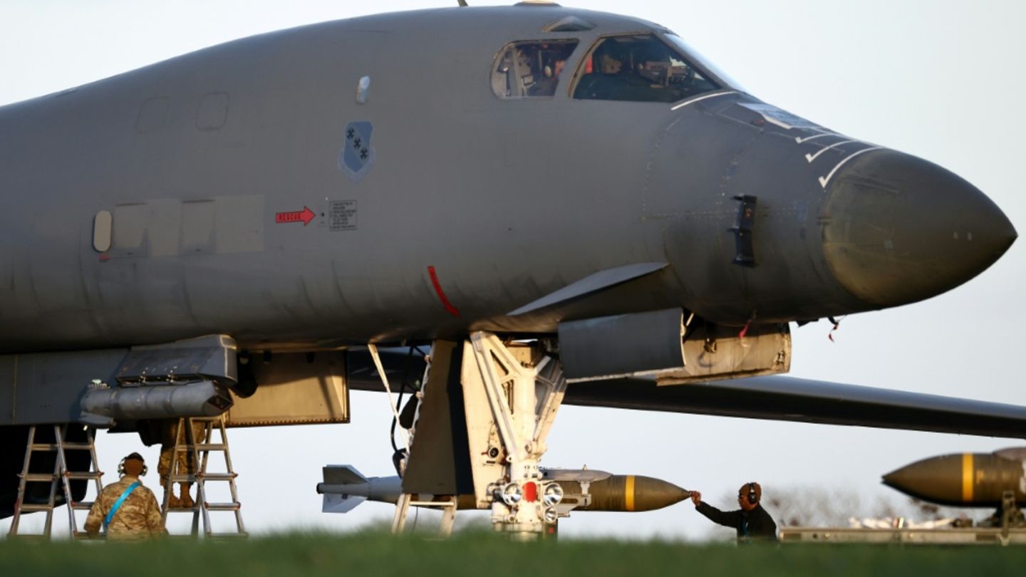 US-Langstreckenbomber auf Flugplatz in Großbritannien