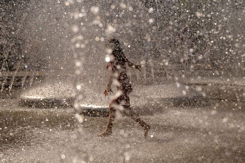 Erfrischung wird dieser Tage nicht nur in München sehr gefragt sein. Foto: Peter Kneffel/dpa