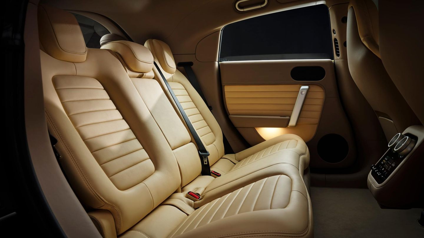 Hinten ist der Ferrari Luce luxeriös. Bei einem Preis jenseits von 550.000 Euro ist das aber auch zu erwarten.