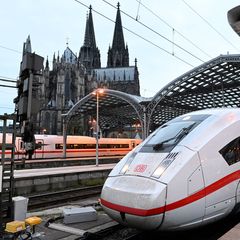 Das erste Alkoholverbot gab es im Kölner Hauptbahnhof, jetzt folgen weitere große Bahnhöfe in NRW. (Archivbild) Foto: Roberto Pf