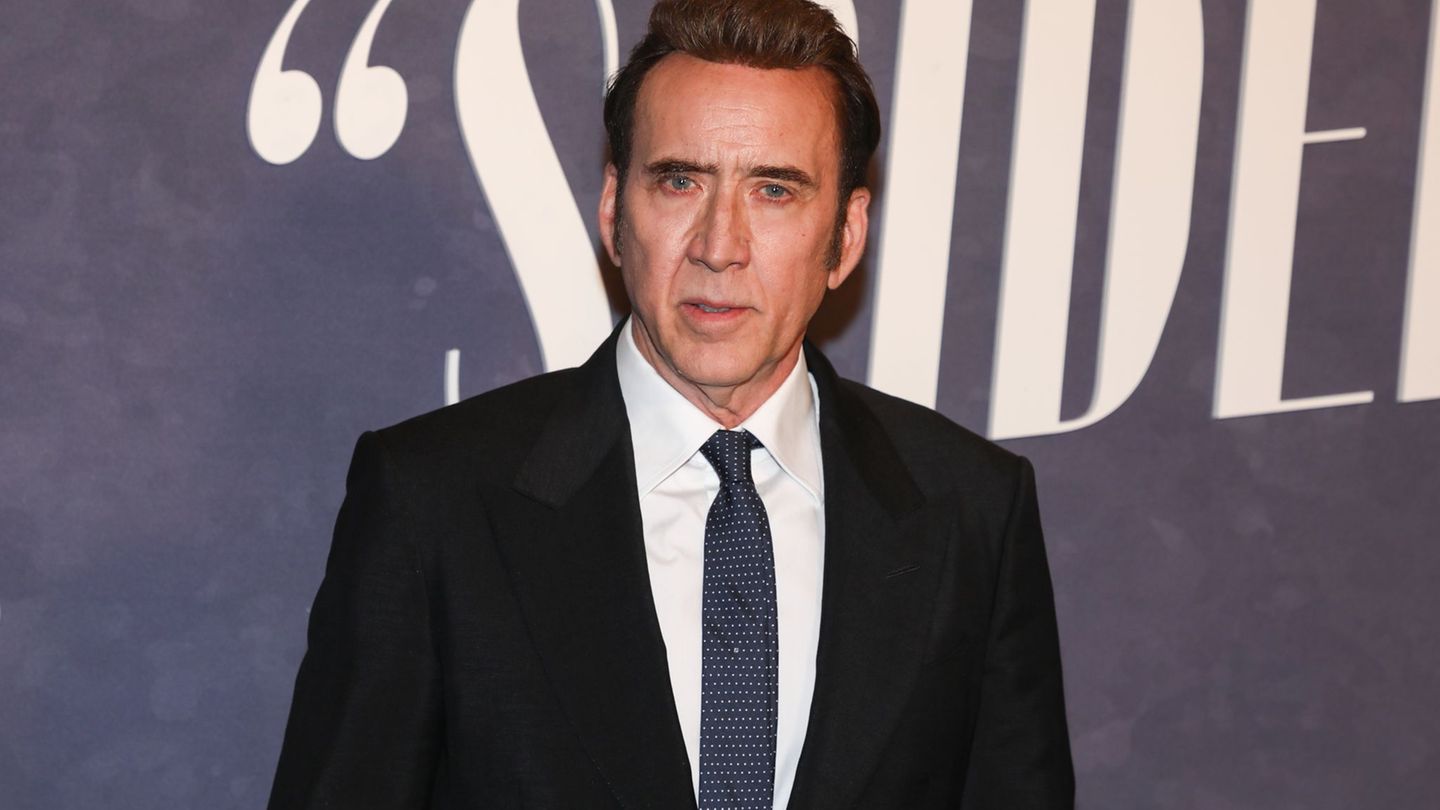 Nicolas Cage spielt in "Spider-Noir" einen alternden Spider-Man im New York der 30er Jahre Foto: Andy Kropa/Invision/AP/dpa