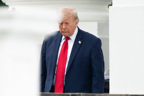Bei öffentlichen Auftritten schläft Donald Trump ein, er ist impulsiv und hat körperliche Leiden. Längst wird diskutiert, ob der US-Präsident die gesamte Amtszeit durchsteht