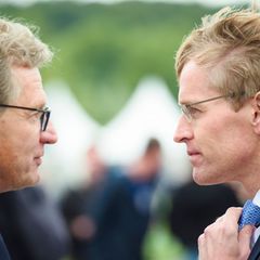 Ex-Wirtschaftsminister Bernd Buchholz (FDP, links) kritisiert den Umgang von Ministerpräsident Daniel Günther (CDU) mit dem Fall