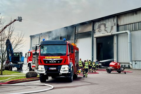 Nach dem Großbrand im April 2025 soll die Brennstoffanlage in Bernburg nun mit erweitertem Brandschutz wieder in Betrieb gehen.