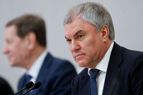 Russlands Parlamentschef Wjatscheslaw Wolodin droht der Ukraine mit Massenvernichtungswaffen. (Archivbild) Foto: -/AP/dpa