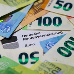 Wer soll wie stark zu Stabilisierung des Rentensystems beitragen? Vorschläge häufen sich. (Symbolbild) Foto: Patrick Pleul/dpa