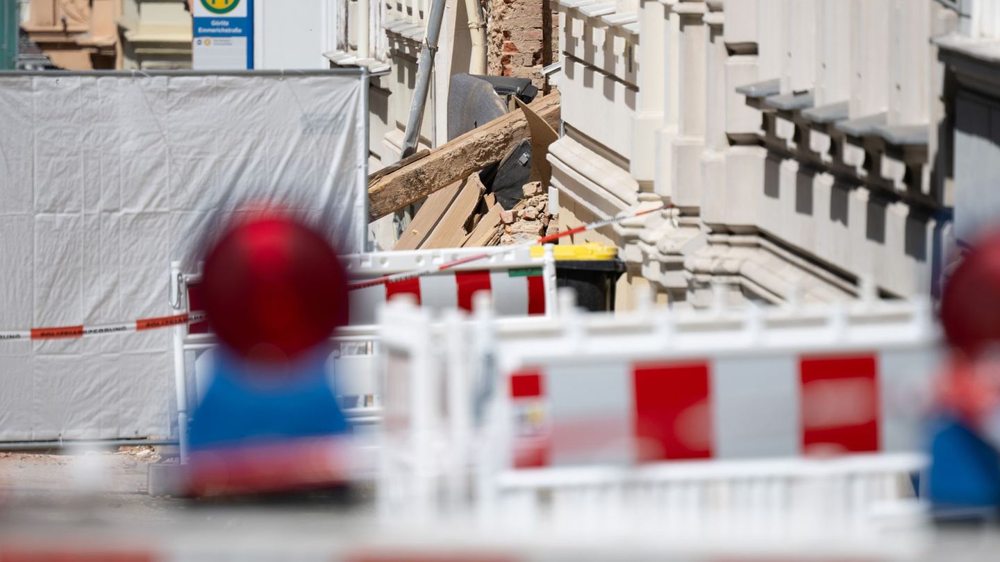 Am Montagabend vergangener Woche ist mitten in Görlitz ein Mehrfamilienhaus aus der Gründerzeit eingestürzt. Foto: Sebastian Kah