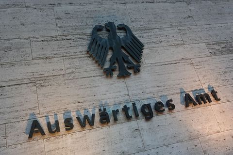 Nach den jüngsten Drohungen Moskaus hat das Auswärtige Amt den russischen Botschafter einbestellt. (Archivbild) Foto: Demy Becke