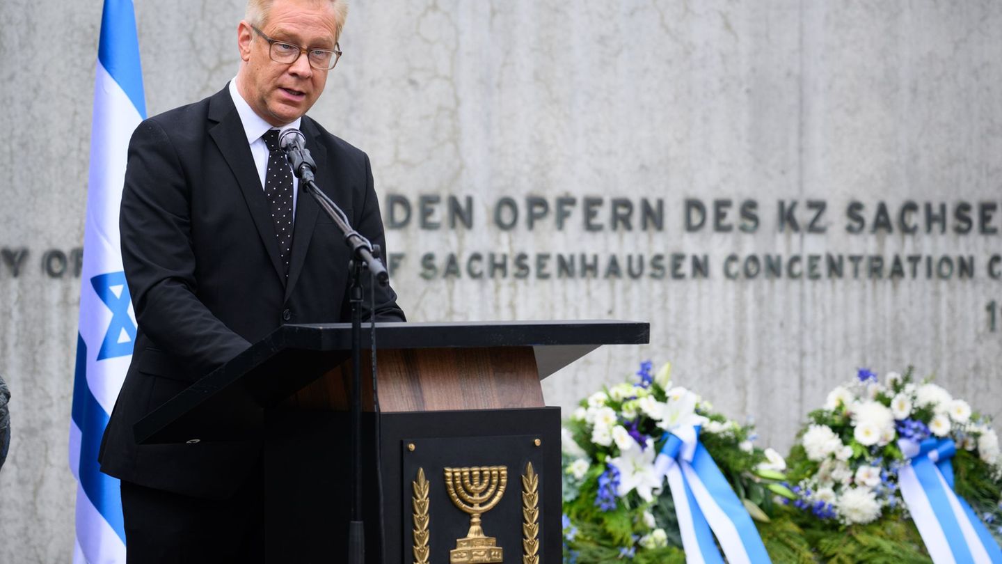 Die Brandenburger Polizei hat in den ersten drei Monaten 2026 knapp 50 Straftaten gegen Politiker und Amtsträger gezählt - darun