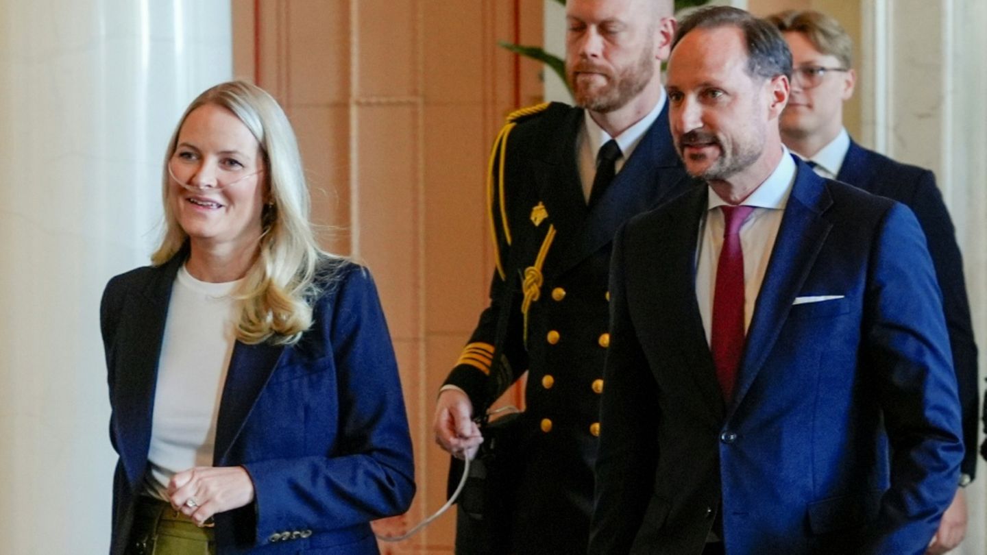 Mette-Marit mit Sauerstoffgerät