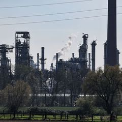 BP-Raffinerie: Der Konzern profitiert von hohen Ölpreisen, muss aber einen hochrangigen Abgang verkraften Foto: Oliver Berg/dpa