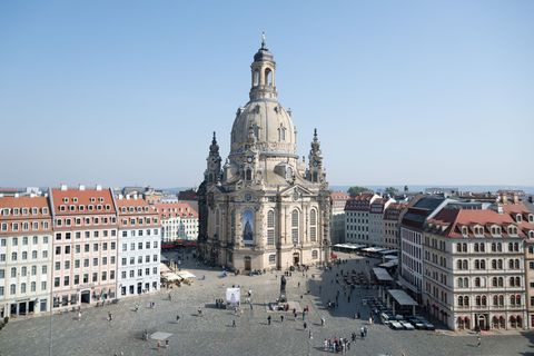 Die Polizei ermittelt nach der Fahrt am Dresdener Neumarkt wegen Gefährdung des Straßenverkehrs. (Archivbild) Foto: Sebastian Ka