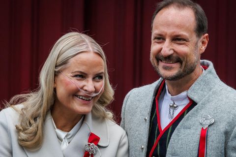 Kronprinz Haakon hat sich besorgt über den Zustand seiner Frau Mette-Marit geäußert. Benötigt die Kronprinzessin bald eine Lungentransplantation?