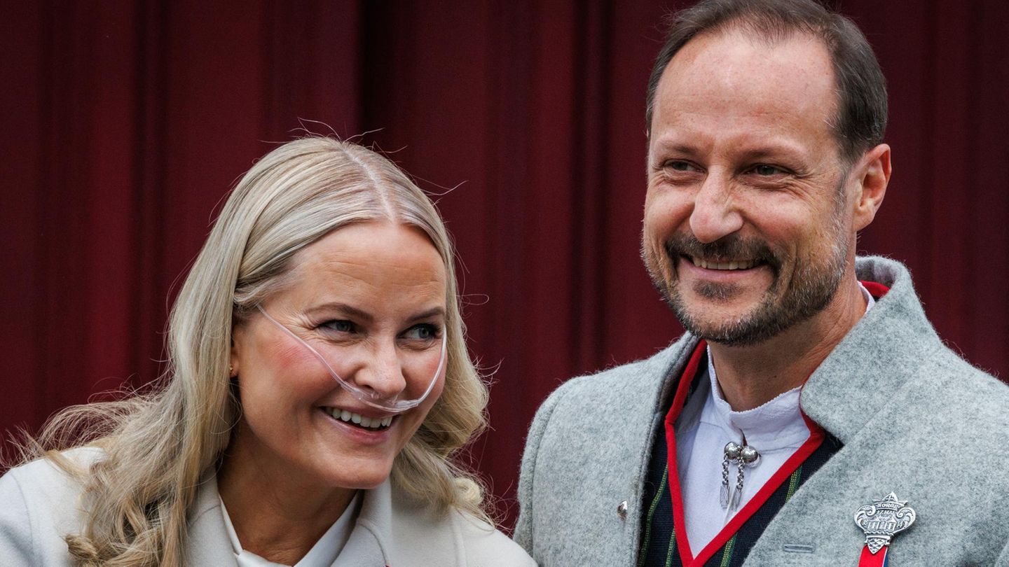 Kronprinz Haakon hat sich besorgt über den Zustand seiner Frau Mette-Marit geäußert. Benötigt die Kronprinzessin bald eine Lungentransplantation?