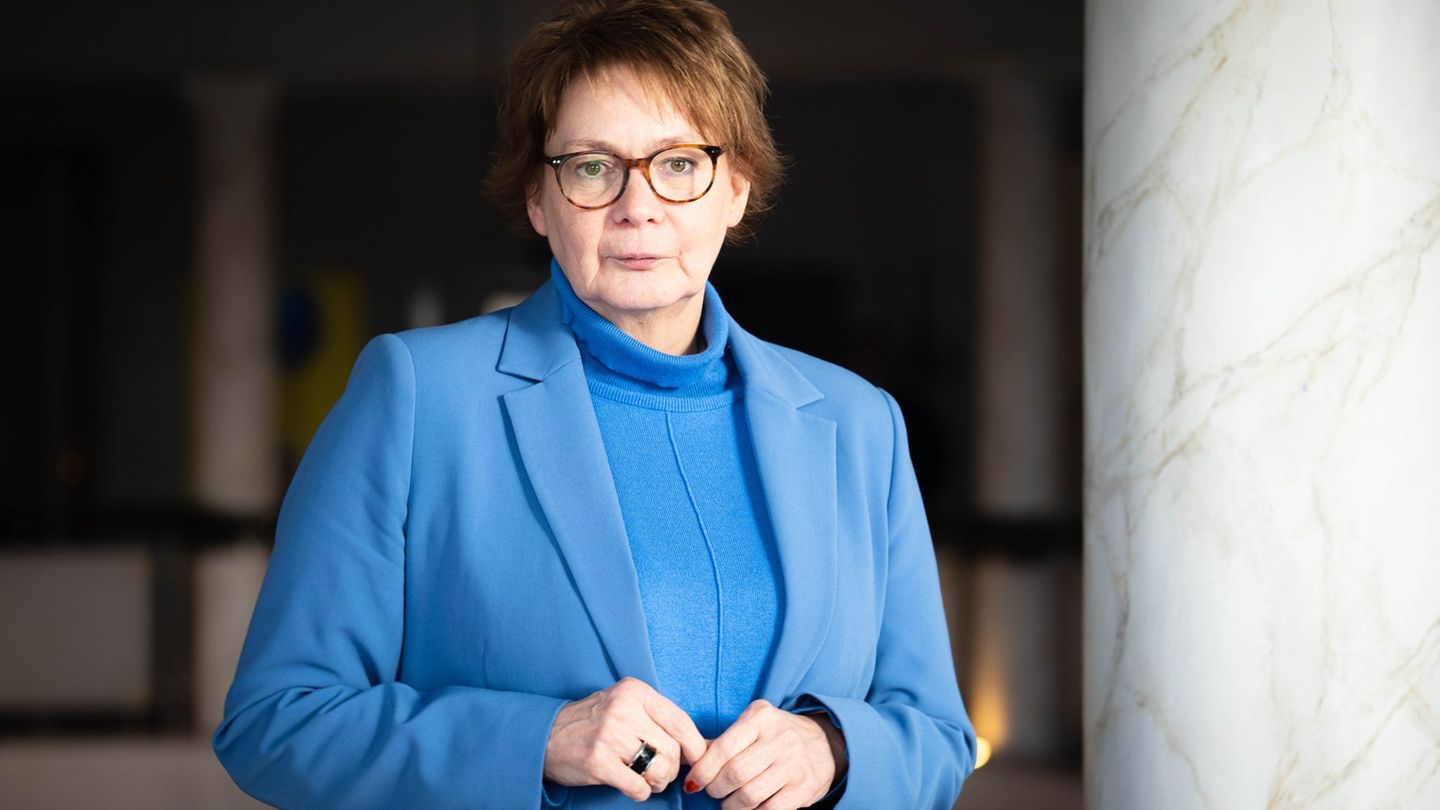 Innenministerin Daniela Behrens will die Digitalisierung mit einer 30-köpfigen Taskforce vorantreiben. (Archivbild) Foto: Sina S
