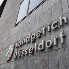 Der Prozess gegen den 44-jährigen Angeklagten begann im April. Die Tat ereignete sich im November 2025 in Düsseldorf. (Symbolbil