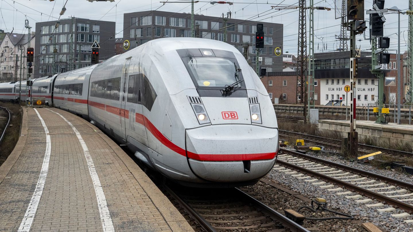 Wegen eines verdächtigen Gegenstands wurden Teile des Ulmer Hauptbahnhofs zeitweise gesperrt. Foto: Stefan Puchner/dpa