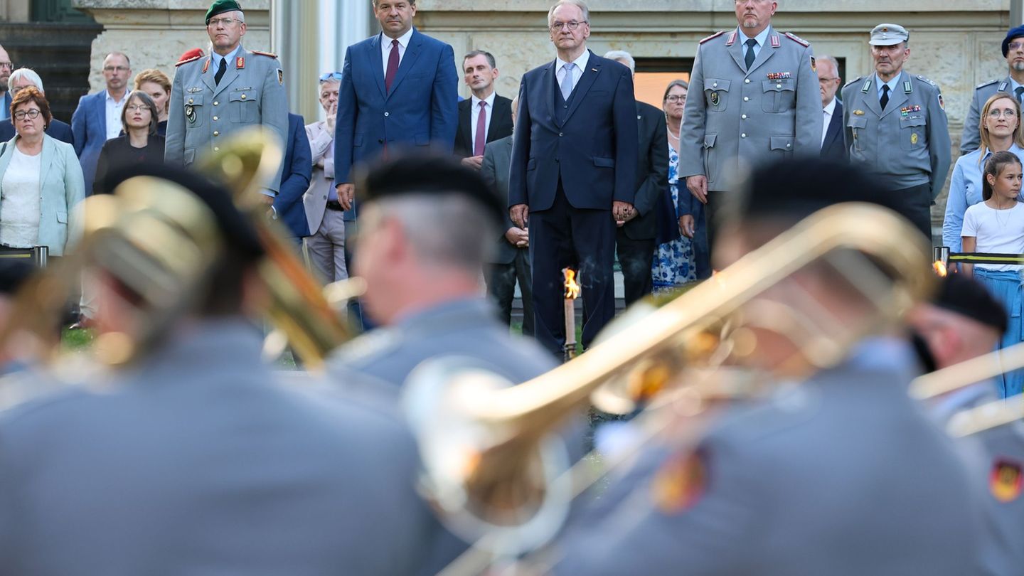 So einfühlsam habe er „Learning to Fly“ noch nie gehört, sagte Reiner Haseloff (CDU) an die Musiker gerichtet. Foto: Peter Gerck