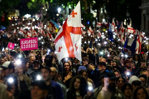 Protest in Tiflis anlässlich von Georgiens Unabhängigkeitstag