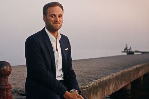 Romantische Gefühle an romantischen Orten? Was braucht es tatsächlich fürs Gelingen der Liebe? Leon Windscheid widmet sich dieser Frage in den beiden Dokus Liebe: Wie sie kommt" und "Liebe: Wie sie bleibt".