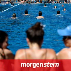 Badegäste im Freibad – DLRG warnt
