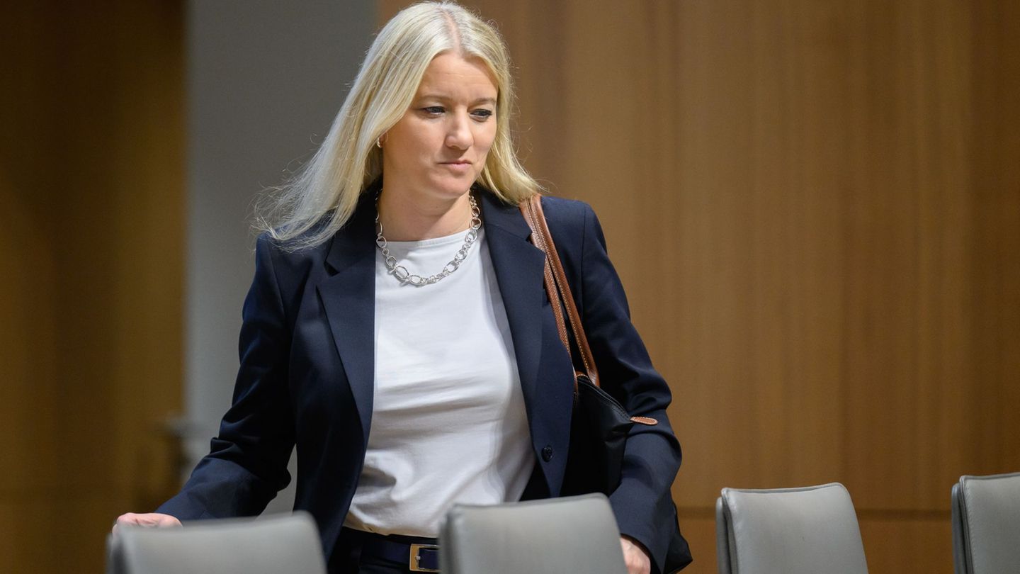 Sie steht im Zentrum der Kritik: Justizministerin Kathrin Wahlmann. (Archivbild) Foto: Julian Stratenschulte/dpa