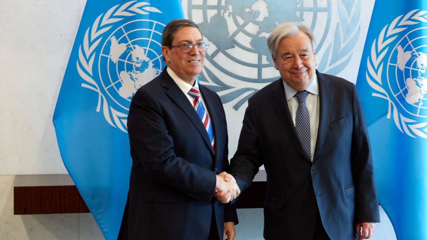 Kubas Außenminister Bruno Rodríguez Parrilla mit UN-Generalsekretär Antonio Guterres