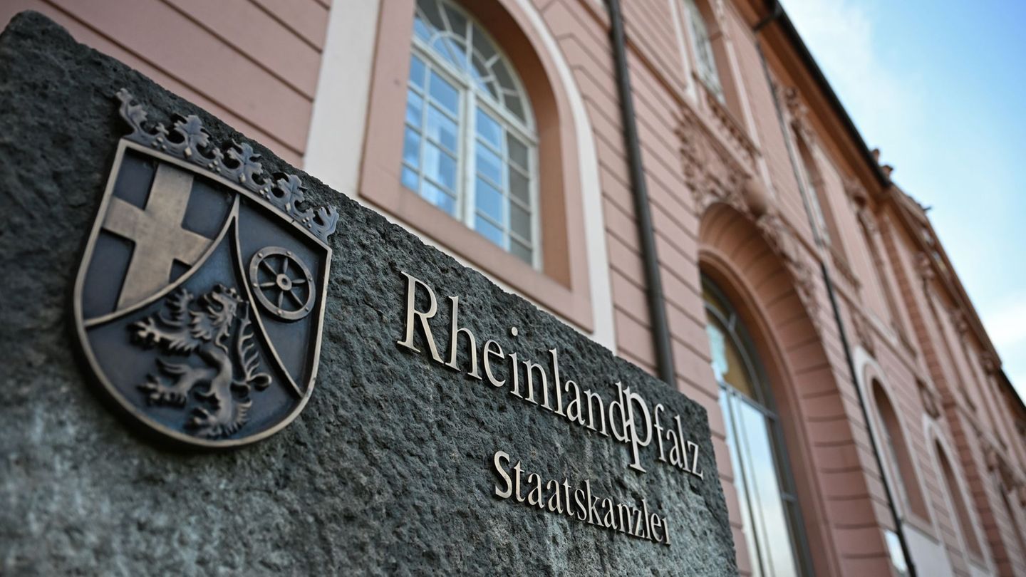 Gerade nach einem Wechsel in einer Staatskanzlei wie nun in Rheinland-Pfalz ändert sich vieles. (Archivfoto) Foto: Michael Brand