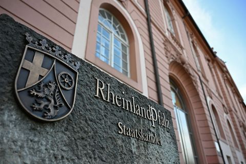 Gerade nach einem Wechsel in einer Staatskanzlei wie nun in Rheinland-Pfalz ändert sich vieles. (Archivfoto) Foto: Michael Brand