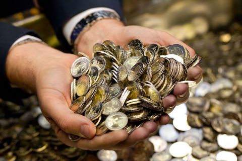 Börsengewinne haben die Vermögen kräftig steigen lassen - Reiche profitieren besonders. (Symbolbild) Foto: Sven Hoppe/dpa