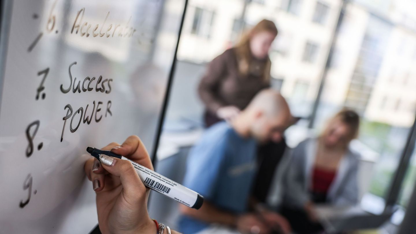 Ein Ergebnis der Untersuchung: Aktuelle und frühere Studenten gründen in vielen anderen europäischen Ländern eher ein Unternehme