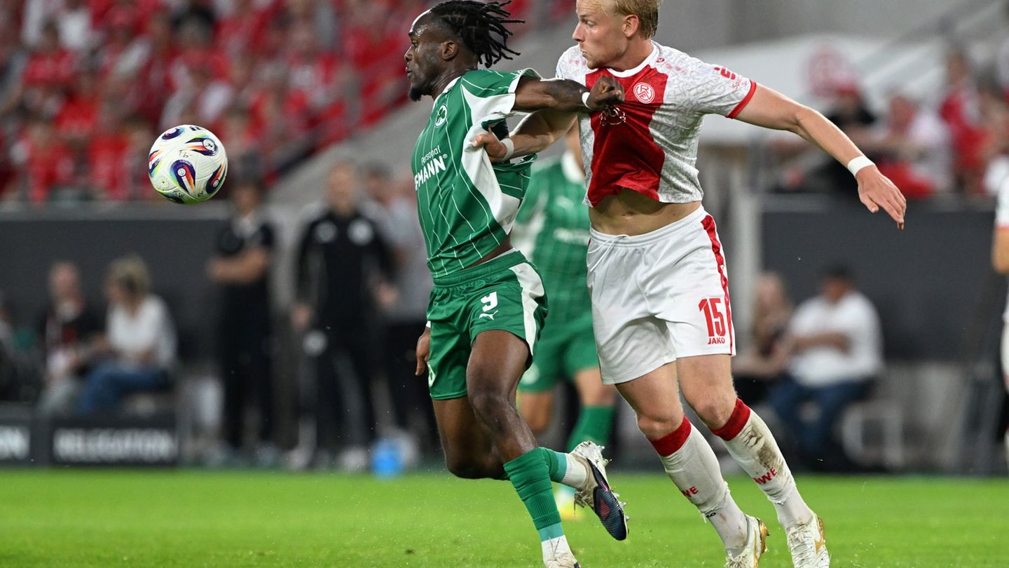 Sie lieferten sich ein hartes Duell: Noel Futkeu (l) und Ben Hüning. Foto: Federico Gambarini/dpa