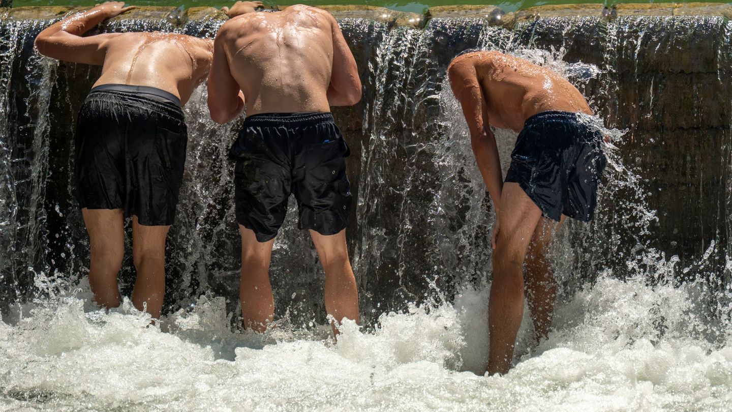 Die vorsommerliche Hitze in Bayern hält auch am Mittwoch an. Foto: Peter Kneffel/dpa