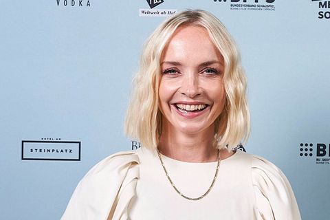 Janin Ullmann führt seit 2025 durch „Temptation Island“ und die VIP-Variante.