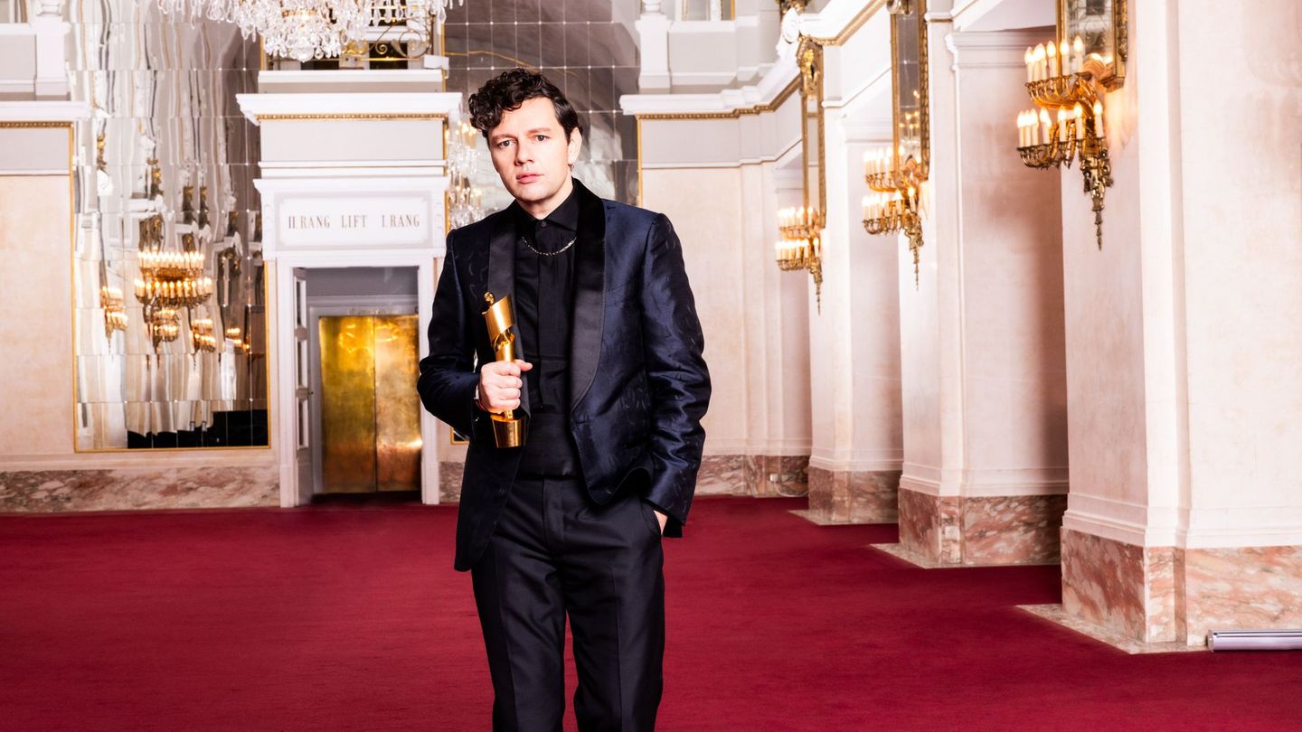 Christian Friedel, hier beim Deutschen Filmpreis im letzten Jahr, moderiert die große Gala auch 2026 wieder.