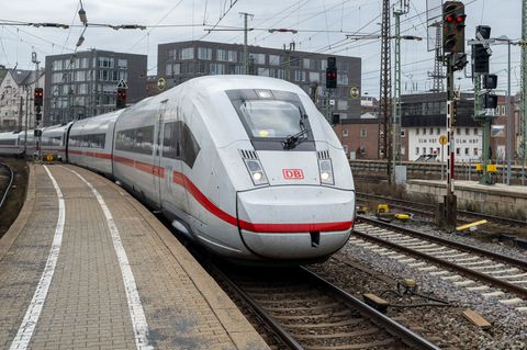 Wegen eines verdächtigen Gegenstands wurden Teile des Ulmer Hauptbahnhofs zeitweise gesperrt. (Symbolfoto) Foto: Stefan Puchner/