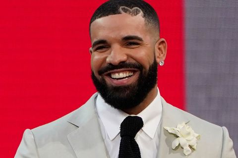 Drake überraschte seine Fans diesen Monat mit gleich drei neuen Alben. (Archivbild) Foto: Chris Pizzello/Invision/AP/dpa
