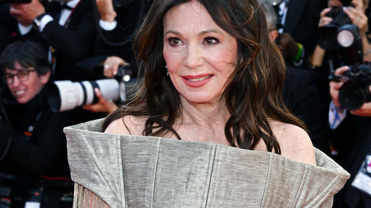 Iris Berben zeigte sich in bei den diesjährigen Filmfestspielen in Cannes auf dem roten Teppich. (Archivbild) Foto: Terenghi/Ipa