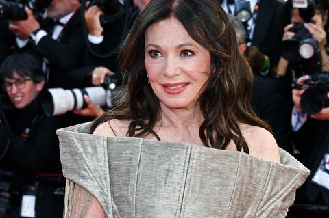 Iris Berben zeigte sich in bei den diesjährigen Filmfestspielen in Cannes auf dem roten Teppich. (Archivbild) Foto: Terenghi/Ipa