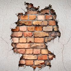Deutschlands Wirtschaft steckt in einer tiefen Wachstumskrise, zeigen die Wirtschaftsweise in ihrem Frühjahrsgutachten